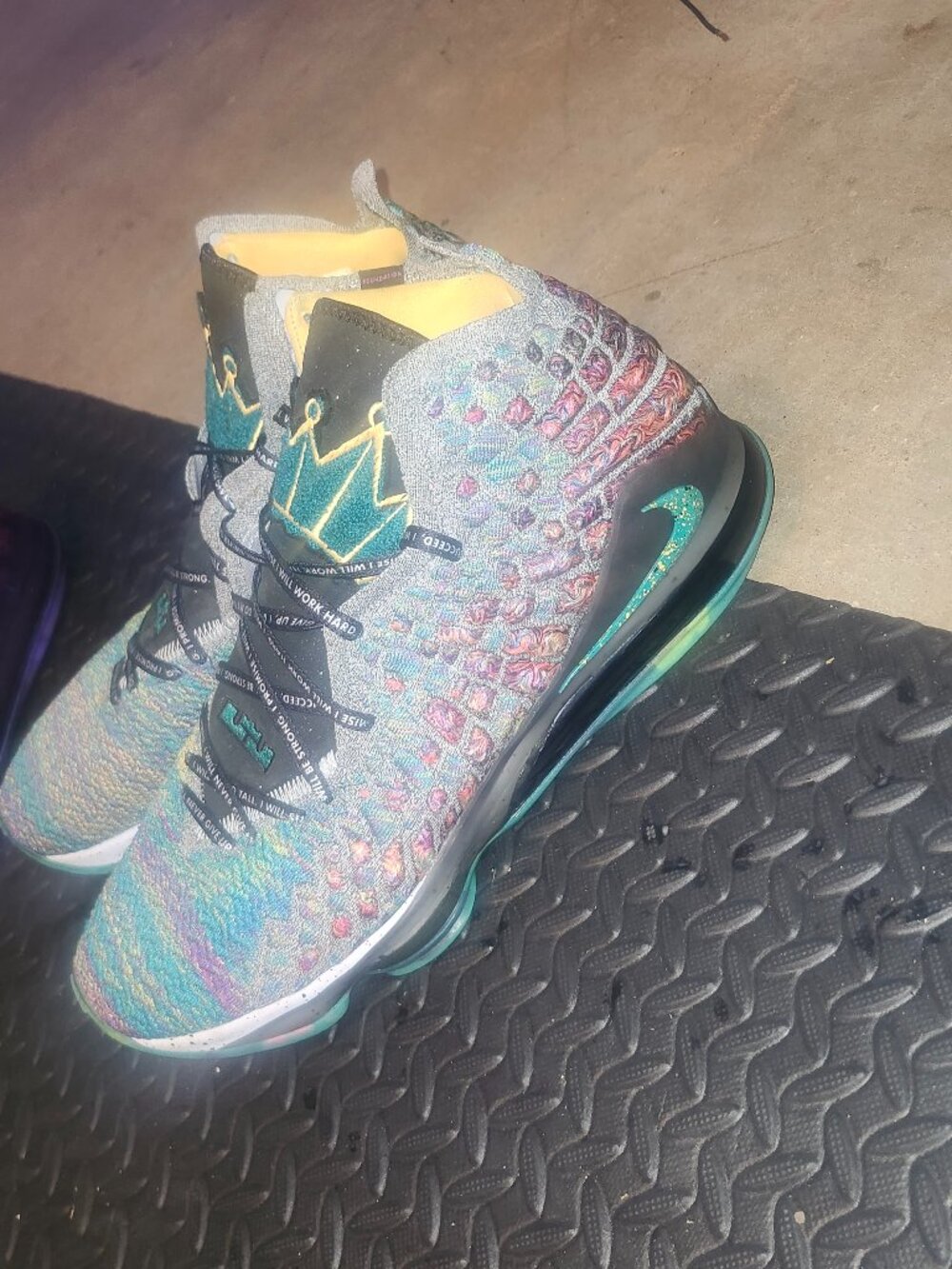 Nike Lebron "monstars" space jam
